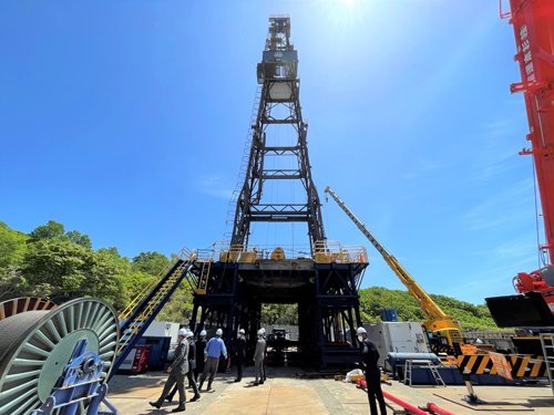 Conducting drilling survey