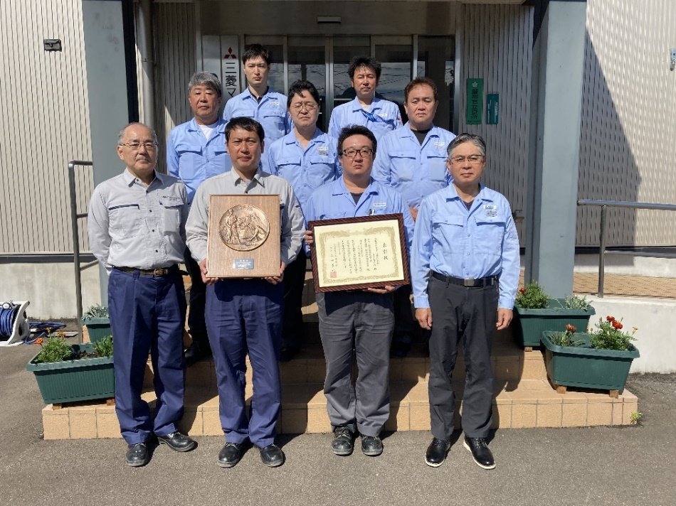 Award Certificate and people involved in Tohoku Power Service Station