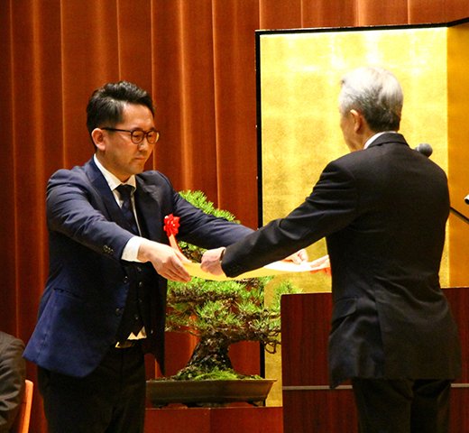 Received a certificate of commendation from Masahito Moriyama, Minister of Education, Culture, Sports, Science and Technology