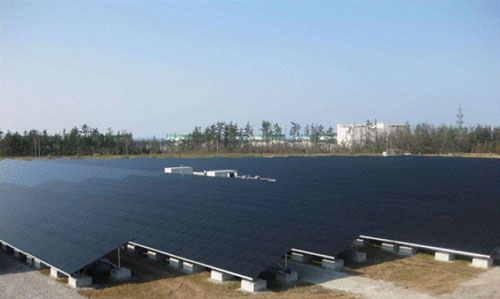 鳥越太陽光発電所の様子