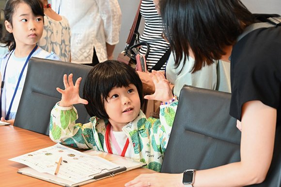 クイズに答える様子