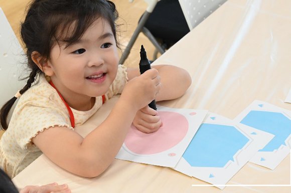 社員へのメッセージカードを作成中